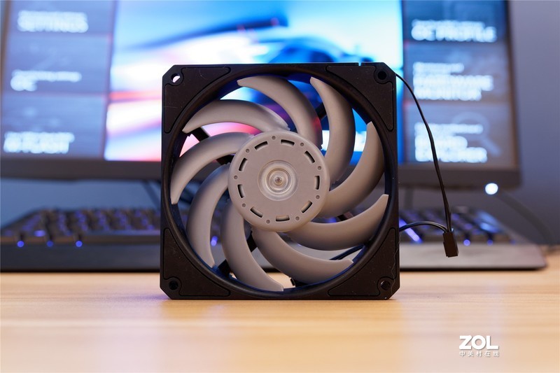 不惧炎热夏日装机新选择， XPG 入侵者&季风系列温柔台风评测