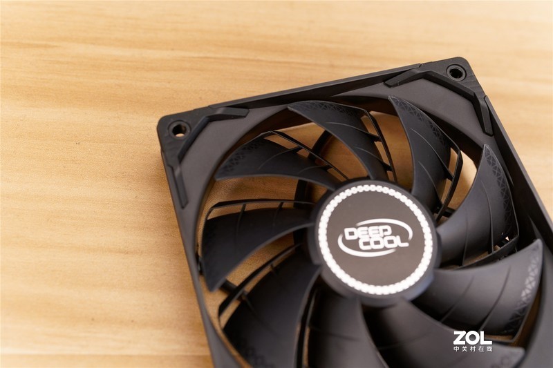 不惧炎热夏日装机新选择， XPG 入侵者&季风系列温柔台风评测