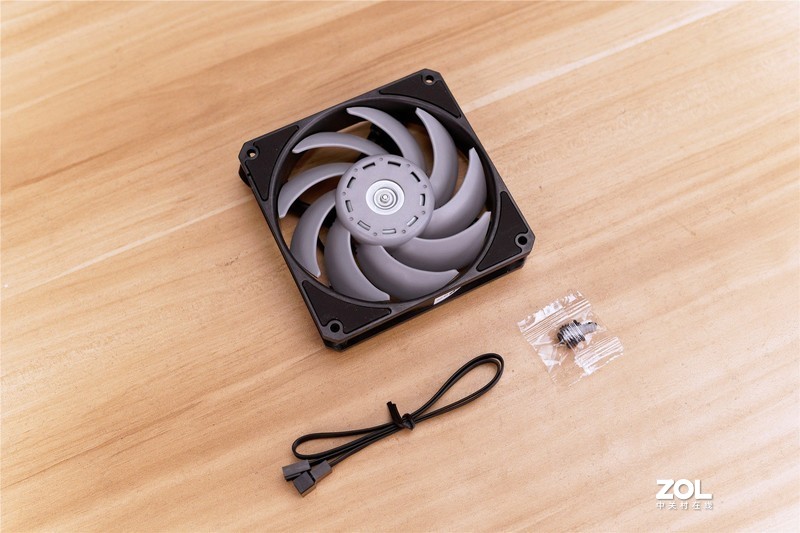 不惧炎热夏日装机新选择， XPG 入侵者&季风系列温柔台风评测