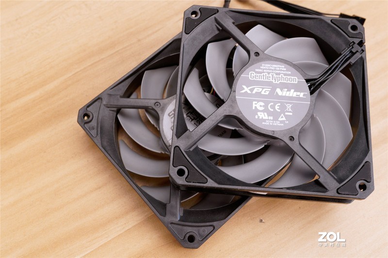 不惧炎热夏日装机新选择， XPG 入侵者&季风系列温柔台风评测