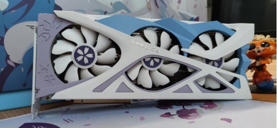 花钱在公司装了一台樱瞳花嫁，同时都说我傻结果……