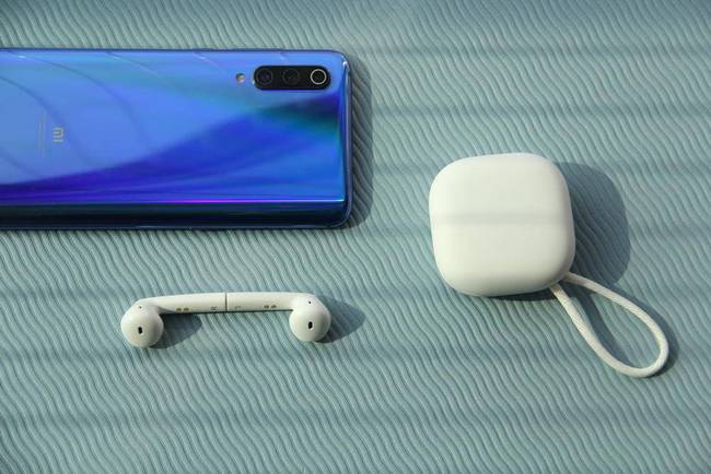 omthing AirFree Pods：真无线耳机中的水桶机