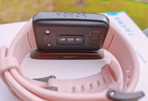 全面屏智能手环来了，开箱测评带你了解详情