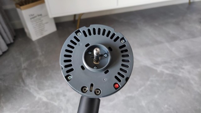 智米直流变频落地扇3黑金版：凉爽自然风，轻松度过微热初夏