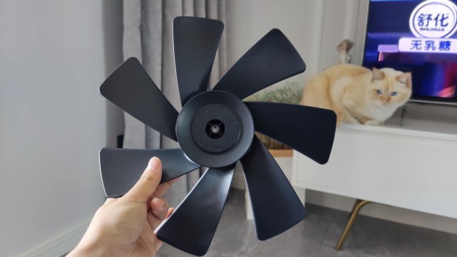 智米直流变频落地扇3黑金版：凉爽自然风，轻松度过微热初夏