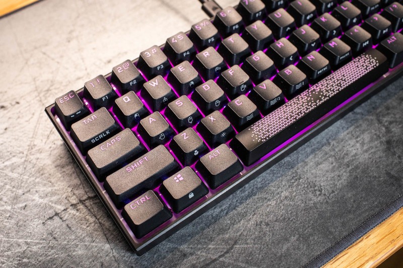 一把能让桌面空间变大的键盘，海盗船K65 Mini