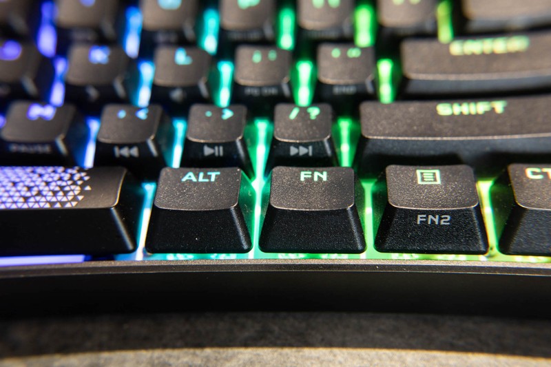 一把能让桌面空间变大的键盘，海盗船K65 Mini