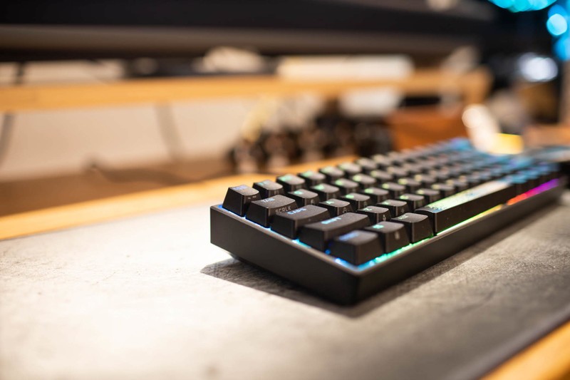 一把能让桌面空间变大的键盘，海盗船K65 Mini