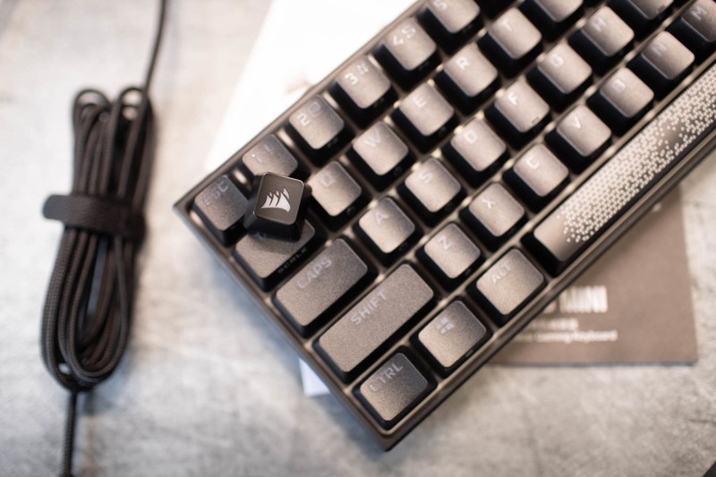 一把能让桌面空间变大的键盘，海盗船K65 Mini