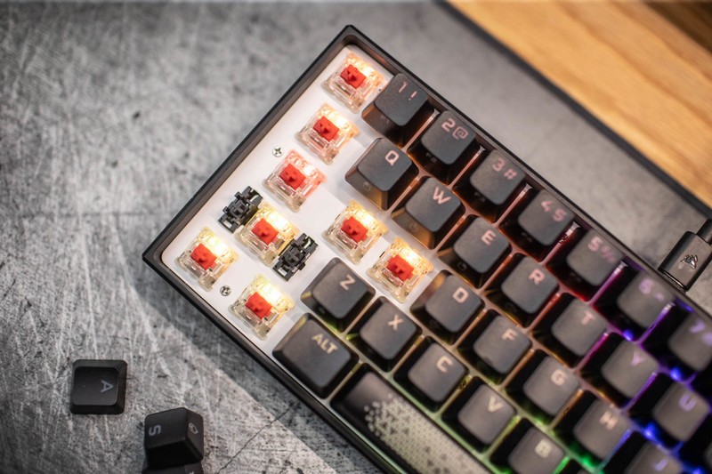 一把能让桌面空间变大的键盘，海盗船K65 Mini