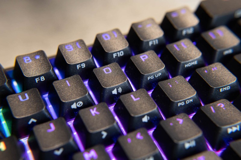 一把能让桌面空间变大的键盘，海盗船K65 Mini