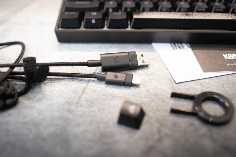 一把能让桌面空间变大的键盘，海盗船K65 Mini