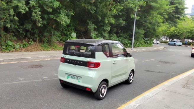 别再说五菱宏光MINI EV是老头乐！语音交互+国潮设计成就新能源王者