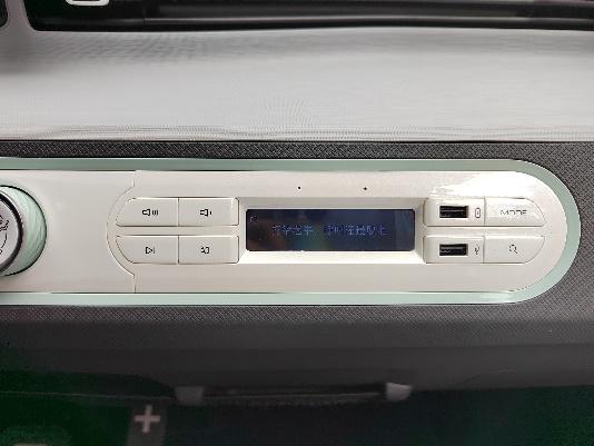 别再说五菱宏光MINI EV是老头乐！语音交互+国潮设计成就新能源王者