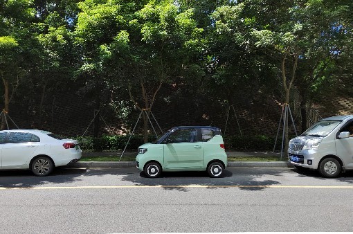 别再说五菱宏光MINI EV是老头乐！语音交互+国潮设计成就新能源王者