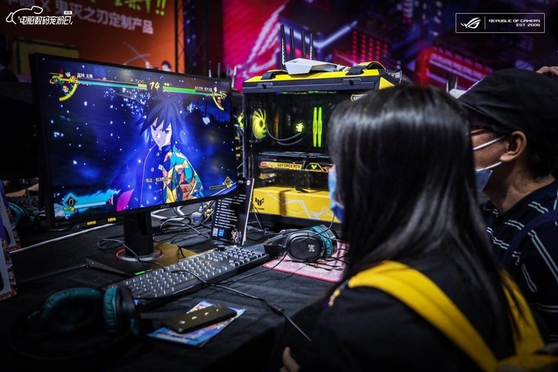 核聚变大事件 华硕Z690主板Carry全场