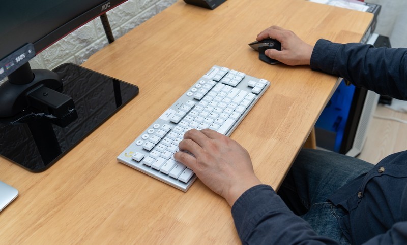 确实贵，但真的好用，罗技G913TKL无线机械键盘全面测评