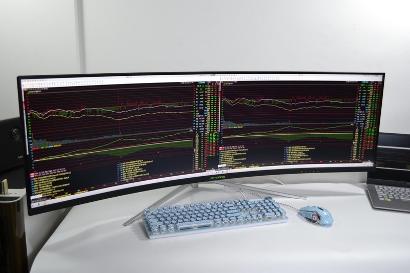 49寸带鱼屏值得入手吗？尊享大屏搭配高分辨率，全景时代值得推荐