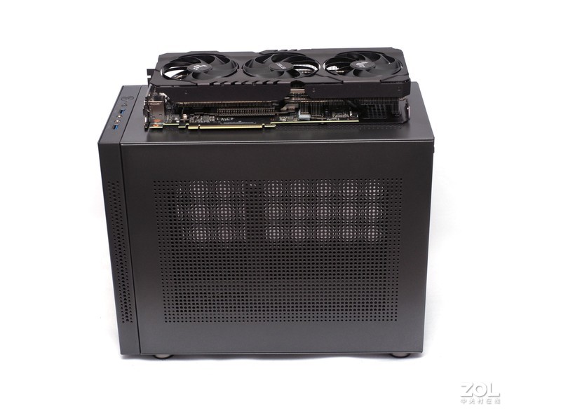 趣造里面塞风冷5950X+3090：19L的西装暴徒大核弹