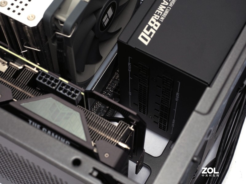 趣造里面塞风冷5950X+3090：19L的西装暴徒大核弹