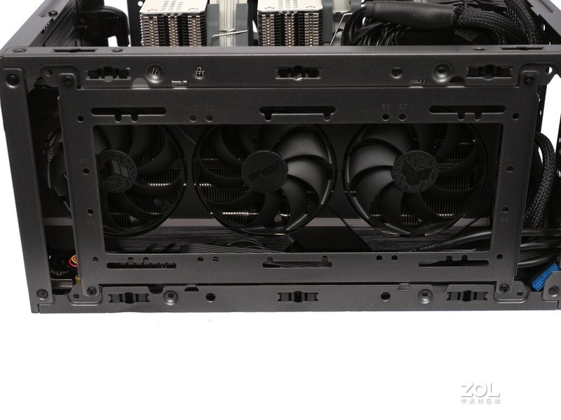 趣造里面塞风冷5950X+3090：19L的西装暴徒大核弹