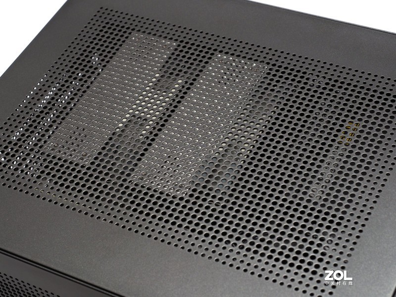 趣造里面塞风冷5950X+3090：19L的西装暴徒大核弹