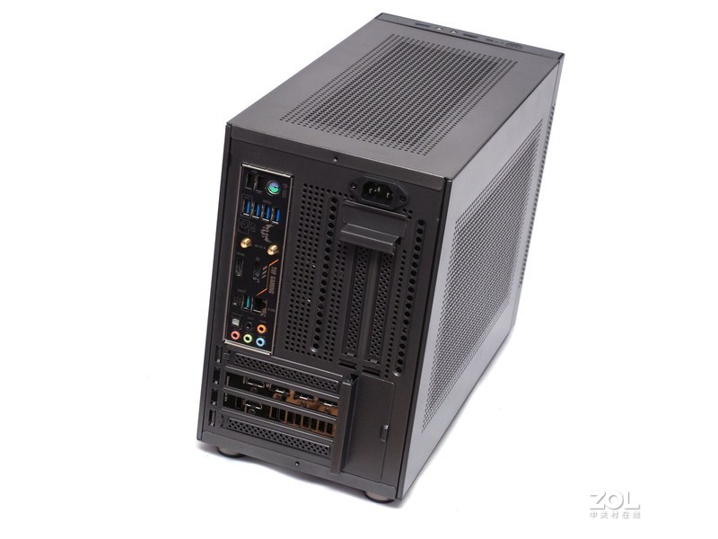 趣造里面塞风冷5950X+3090：19L的西装暴徒大核弹