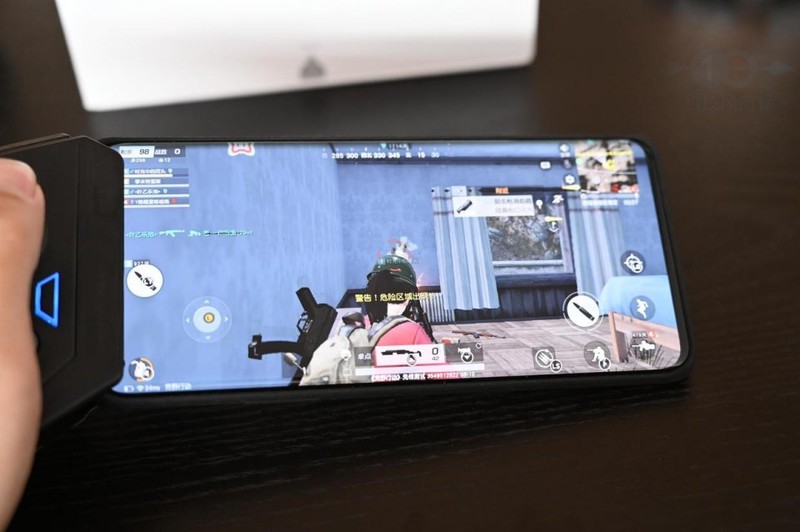 畅玩大小屏的单边手柄，让吃鸡更轻松，北通T1手柄体验
