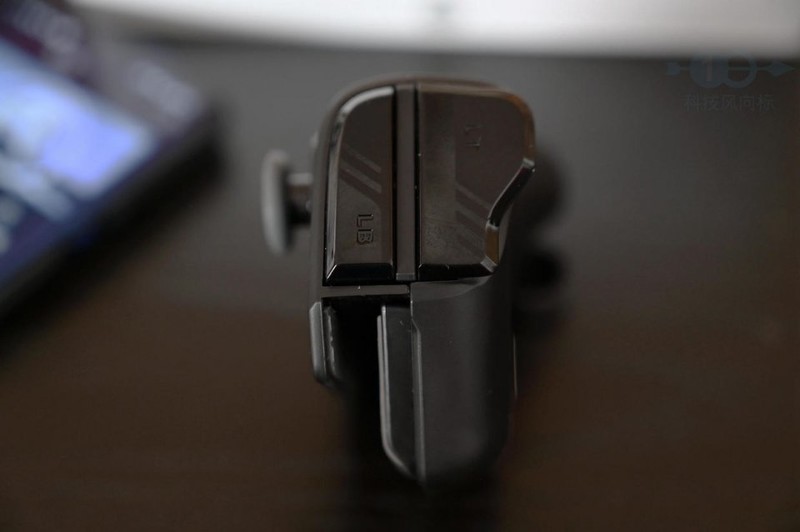 畅玩大小屏的单边手柄，让吃鸡更轻松，北通T1手柄体验