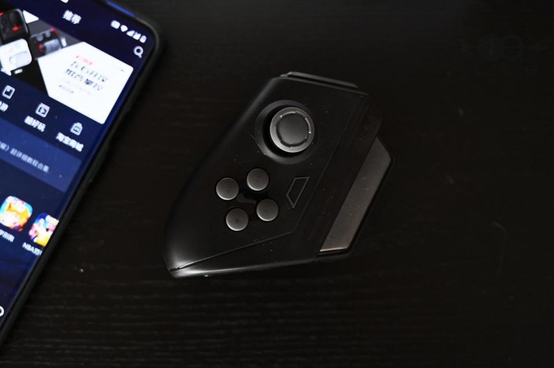 畅玩大小屏的单边手柄，让吃鸡更轻松，北通T1手柄体验