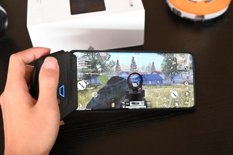 畅玩大小屏的单边手柄，让吃鸡更轻松，北通T1手柄体验