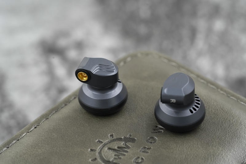 快乐肥宅平头塞体验：音可若瓦yincrow天牛平头塞RW-3000