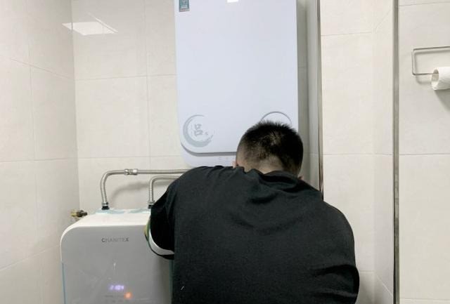 云米零冷水燃气热水器S1 吕布款：零冷水无线互联，增压畅快洗