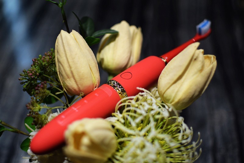 颜值超高 由内至外的清洁 TCL XESS D3光波智能牙刷