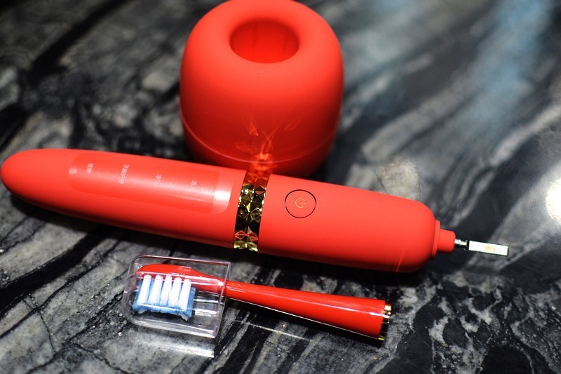 颜值超高 由内至外的清洁 TCL XESS D3光波智能牙刷