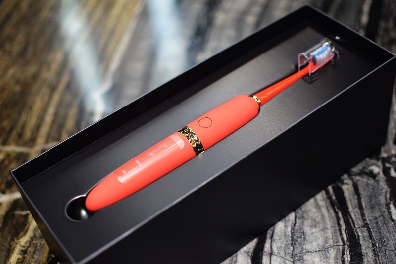 颜值超高 由内至外的清洁 TCL XESS D3光波智能牙刷