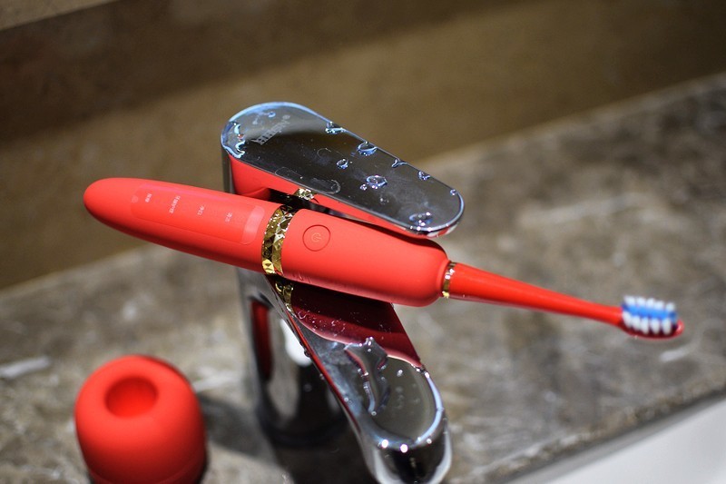 颜值超高 由内至外的清洁 TCL XESS D3光波智能牙刷