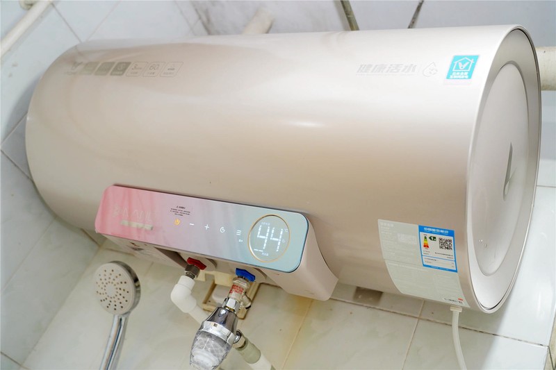 云米电热水器Nano A1，彩色面板，净滤、排污阻垢、值得入手！
