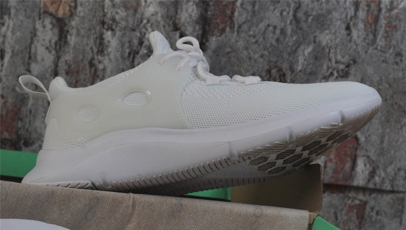 跑步拒绝阿迪耐克？咕咚5K智能跑鞋上脚体验分享：还有踩屎感