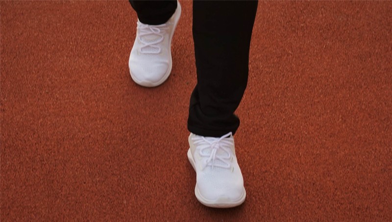 跑步拒绝阿迪耐克？咕咚5K智能跑鞋上脚体验分享：还有踩屎感