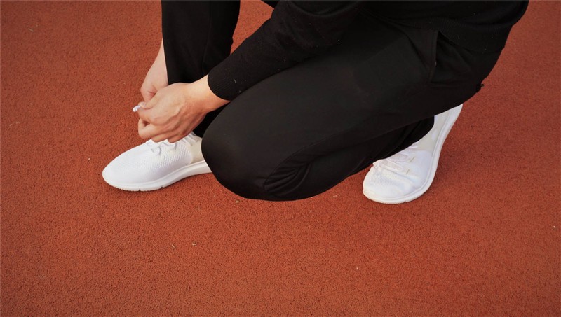 跑步拒绝阿迪耐克？咕咚5K智能跑鞋上脚体验分享：还有踩屎感