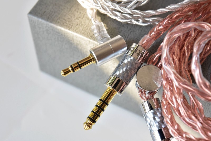 阿思翠天琴座限量版平头塞：女声、乐器依然优秀，男声和低频进步了