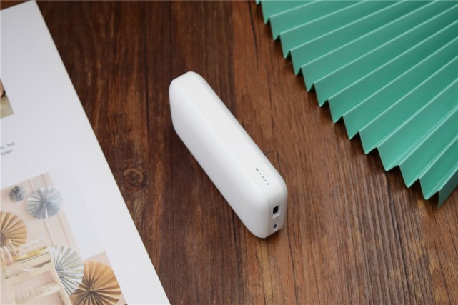 小巧圆润，口袋中的快充小“肥皂”：爱国者aigo充电宝X10P评测