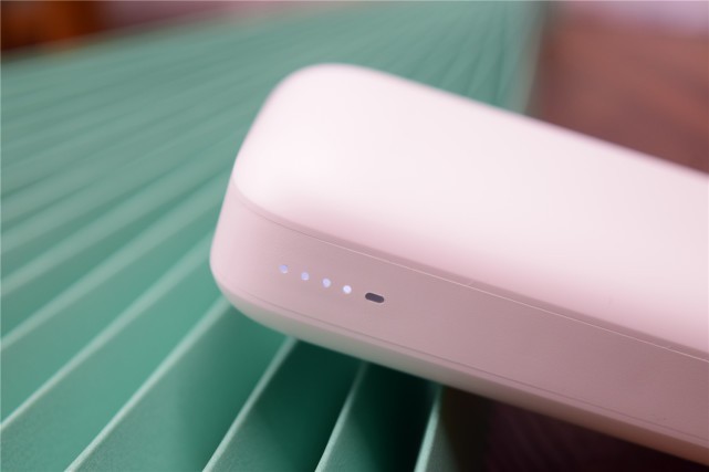 小巧圆润，口袋中的快充小“肥皂”：爱国者aigo充电宝X10P评测