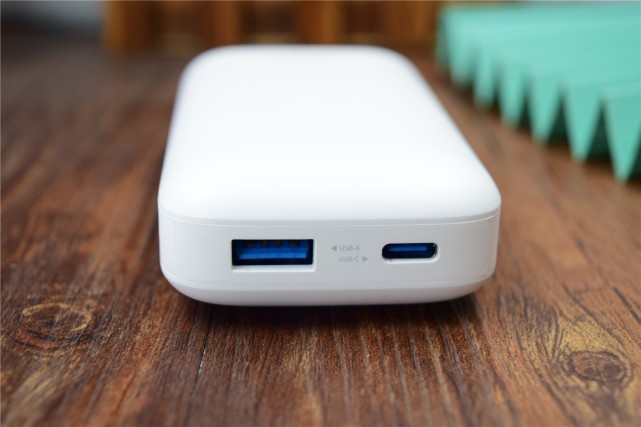 小巧圆润，口袋中的快充小“肥皂”：爱国者aigo充电宝X10P评测