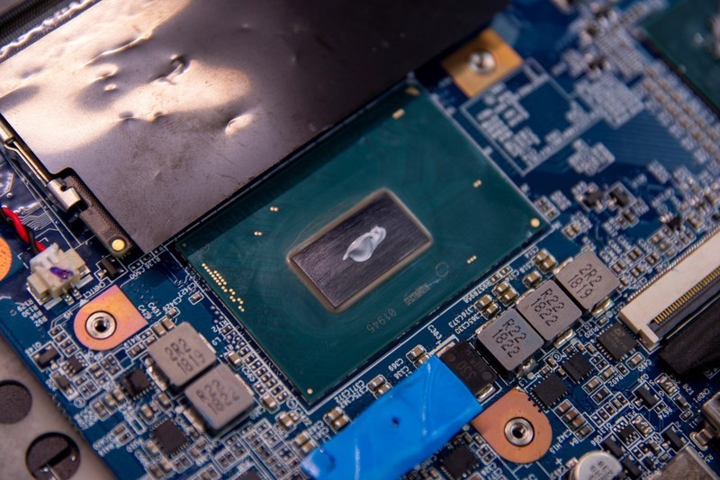 压得住6核心12线程游戏本？三款暴力熊硅脂横评，结果一分钱一分货