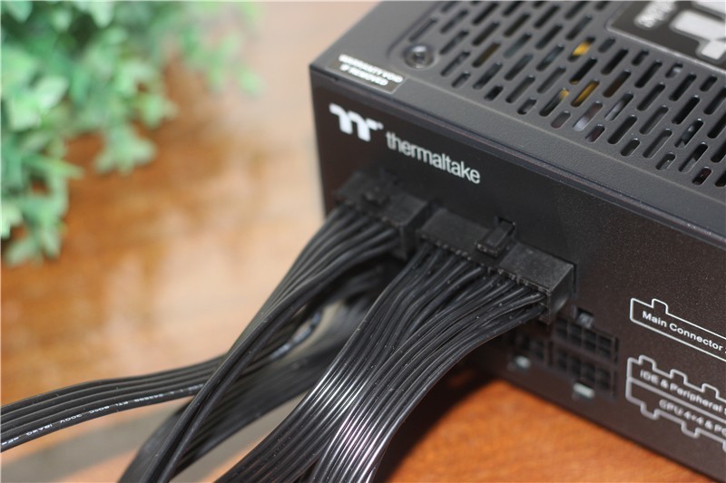 稳定高效、80PLUS白金-Tt钢影650白金电源评测