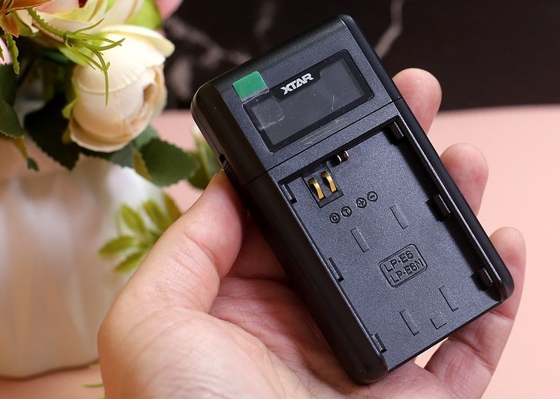 单反相机好搭档，XTAR VN2相机电池充电器
