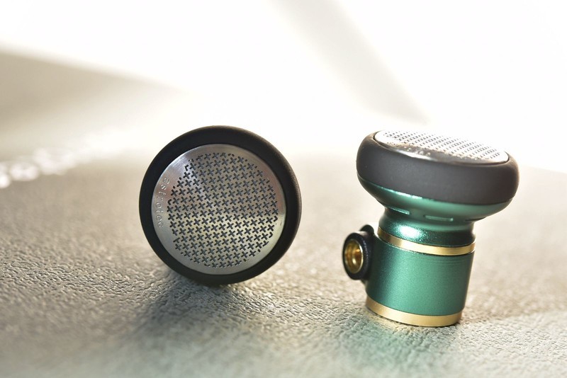 阿思翠天琴座限量版平头塞：女声、乐器依然优秀，男声和低频进步了