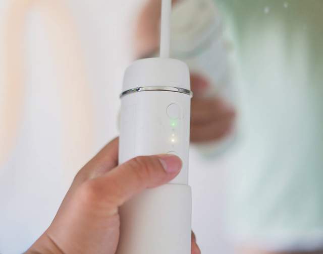 预防口腔疾病，素诺C3 pro智能可视冲牙器来帮你